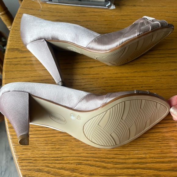 Brand new never worn rose gold peep toed heels - Picture 4 of 5